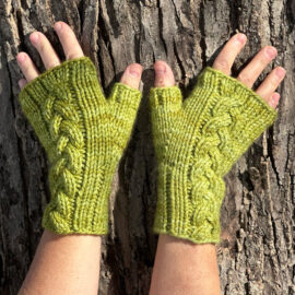 Wanderwood Mitts